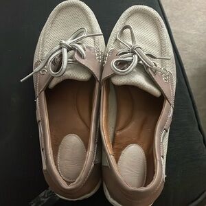Women's Cream and Tan Loafers